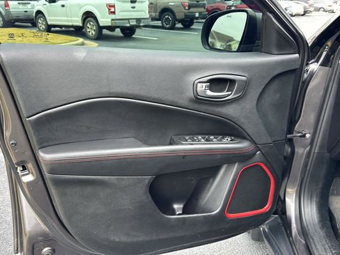 Used 2019 Jeep Compass Trailhawk image 14