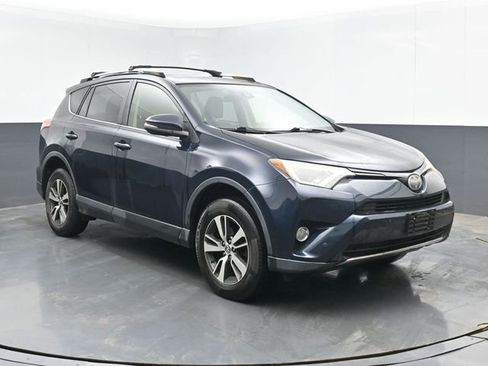 Used 2017 Toyota RAV4 XLE AWD/4WD image 2