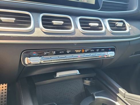 Used 2023 Mercedes-Benz GLS 450 4MATIC image 24