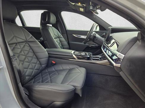 Used 2025 BMW 740i xDrive image 21