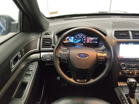 Used 2018 Ford Explorer XLT w/ Equipment Group 202A FWD image 22
