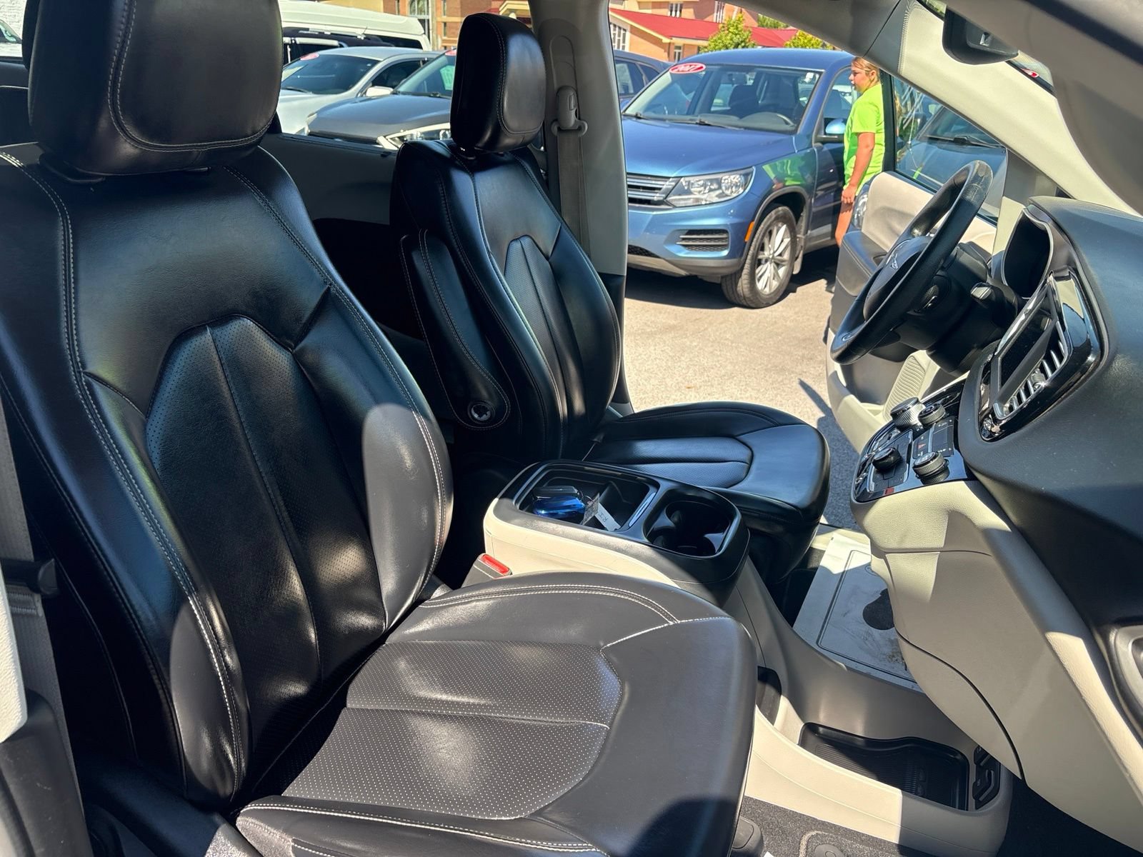 Used 2021 Chrysler Voyager Lxi FWD image 21