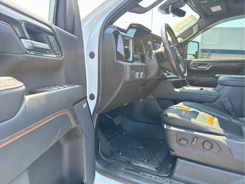 Used 2024 GMC Sierra 2500 AT4 w/ AT4 Premium Plus Package image 7