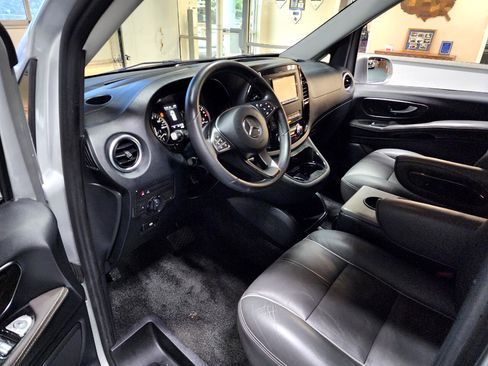 Used 2018 Mercedes-Benz Metris Passenger image 16