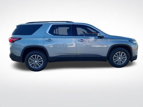 Used 2023 Chevrolet Traverse LT image 9