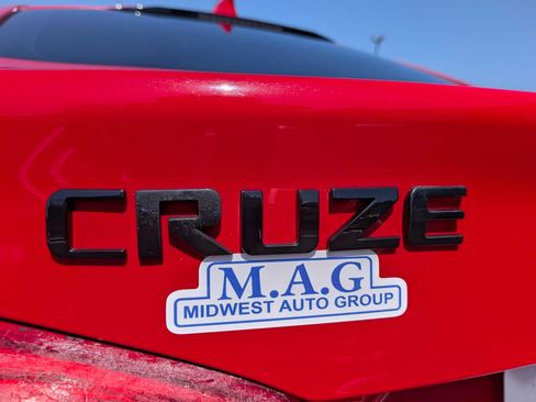 Used 2017 Chevrolet Cruze LT w/ Convenience Package FWD image 11