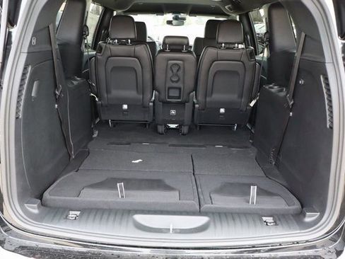 New 2026 Chrysler Pacifica Select FWD image 32