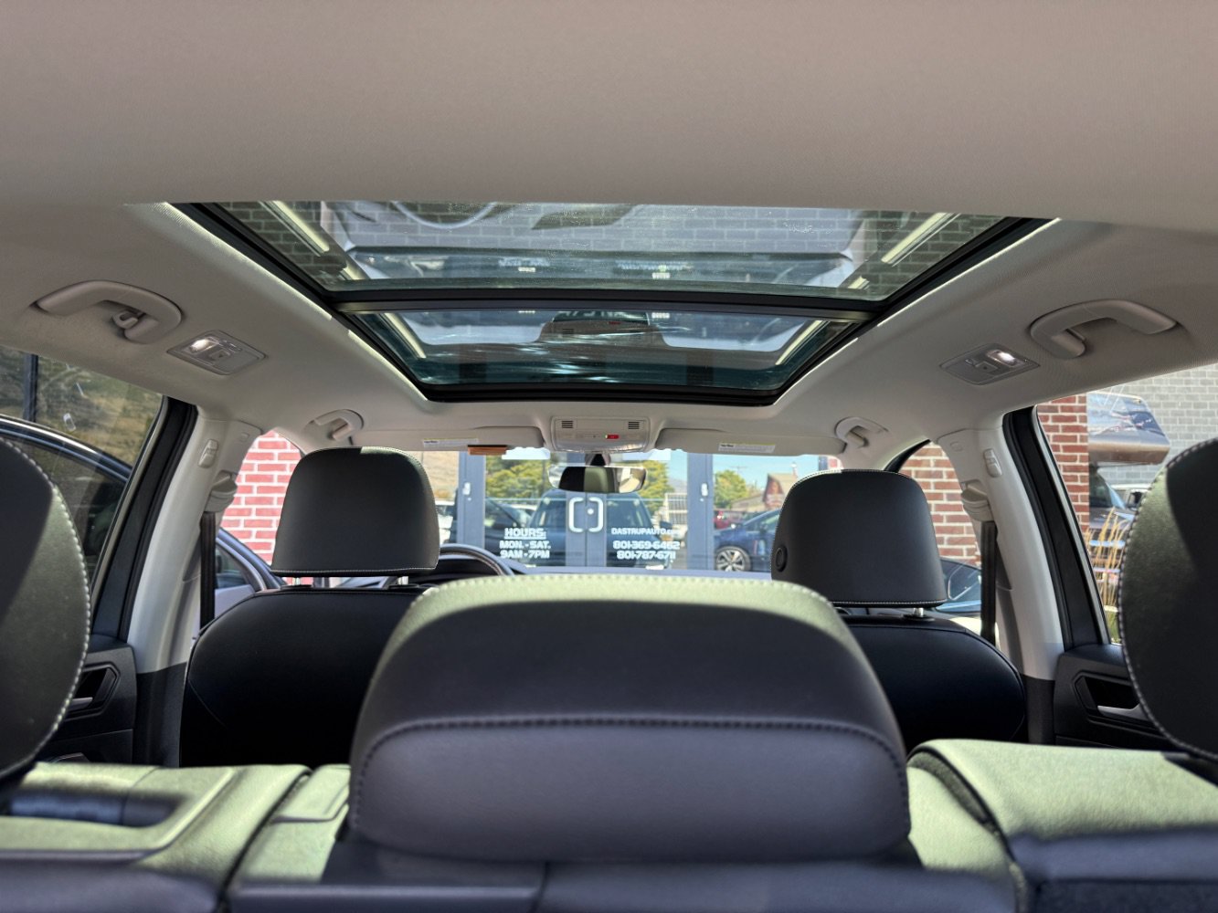 Used 2021 Volkswagen Tiguan SE w/ Panoramic Sunroof Package AWD/4WD image 11