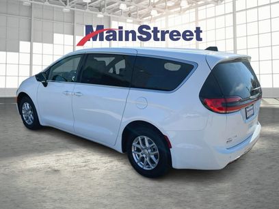 New 2026 Chrysler Pacifica Select