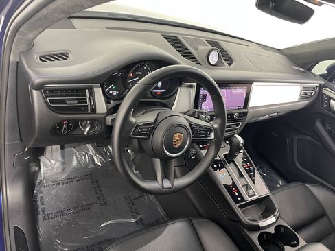 Certified 2023 Porsche Macan GTS AWD/4WD image 4