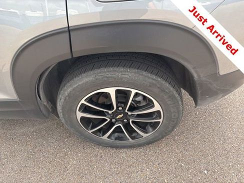 Used 2024 Chevrolet TrailBlazer LT w/ Convenience Package FWD image 16