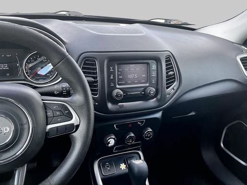 Used 2017 Jeep Compass Sport w/ Tech Group FWD image 6