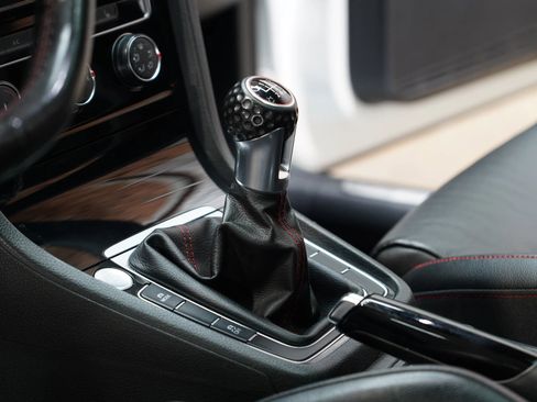 Used 2019 Volkswagen GTI SE image 42