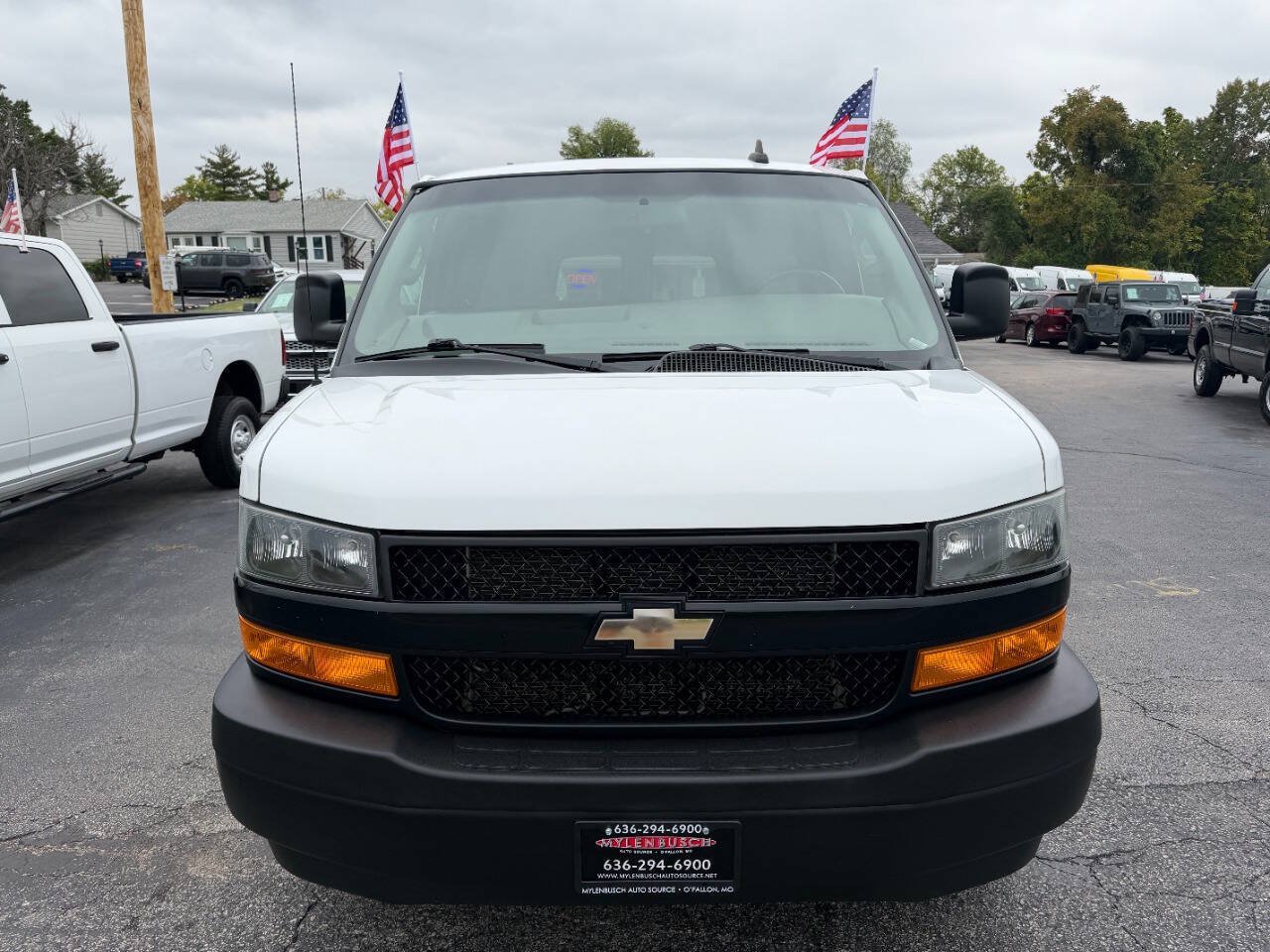 Used 2018 Chevrolet Express 2500 LS w/ Driver Convenience Package RWD image 3