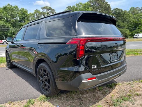 Used 2026 Kia Carnival SX w/ SX Dark Edition Package FWD image 3