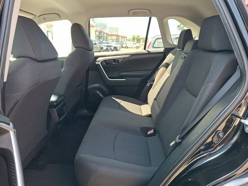 Used 2021 Toyota RAV4 LE w/ Carpet Mat Package (TMS) AWD/4WD image 11