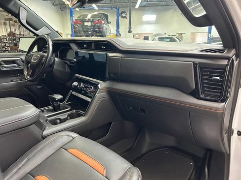 Used 2023 GMC Sierra 1500 AT4 w/ AT4 Premium Package AWD/4WD image 14