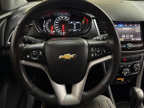Used 2021 Chevrolet Trax LT w/ LT Convenience Package AWD/4WD image 46