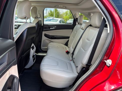 Used 2019 Ford Edge Titanium w/ Equipment Group 301A AWD/4WD image 26