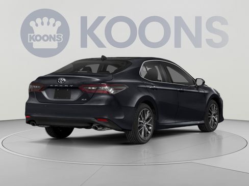 Used 2023 Toyota Camry XLE w/ Cold Weather Package FWD image 2