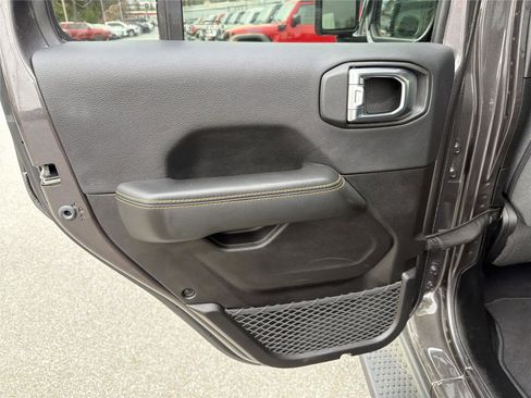 Used 2025 Jeep Wrangler Unlimited Sahara AWD/4WD image 21