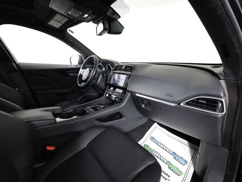 Used 2017 Jaguar F-PACE Premium image 25