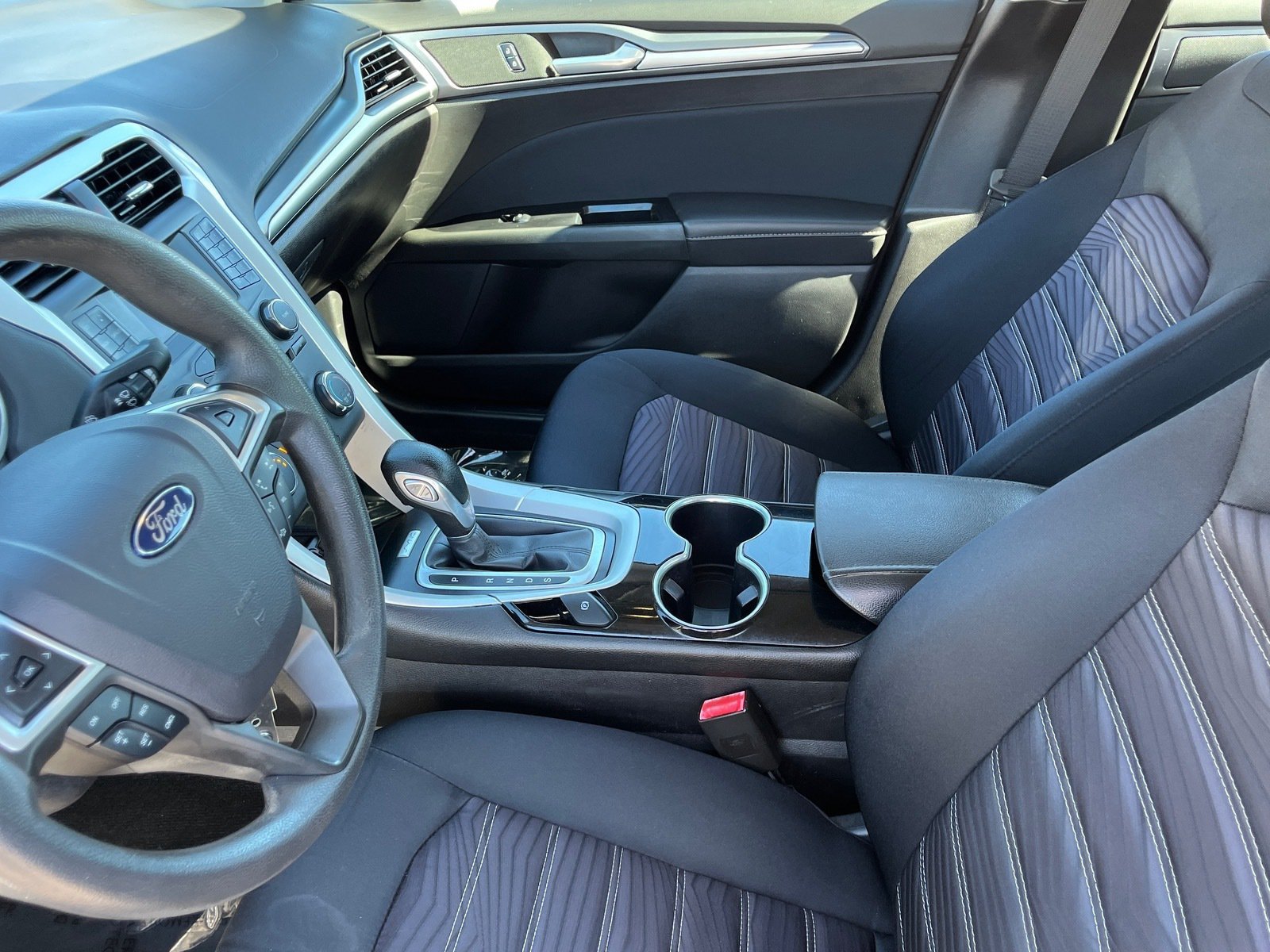 Used 2016 Ford Fusion SE FWD image 17