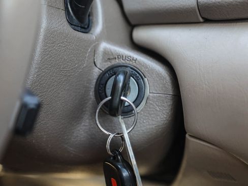 Used 2004 Toyota Camry LE image 23