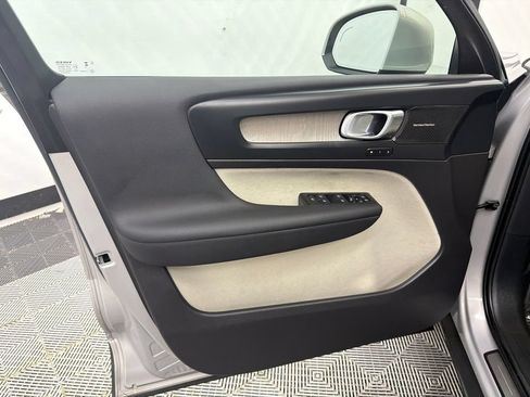 Used 2023 Volvo XC40 B5 Ultimate AWD/4WD image 11