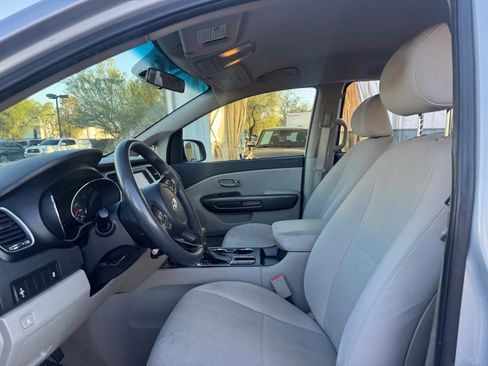 Used 2019 Kia Sedona L image 14