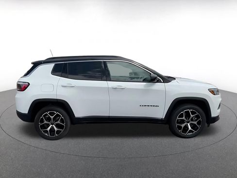 Used 2025 Jeep Compass Limited AWD/4WD image 15