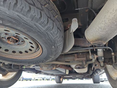 Used 2010 Chevrolet Avalanche LTZ AWD/4WD image 32