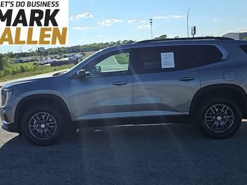 Used 2025 GMC Acadia Elevation FWD image 2