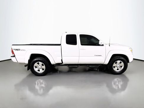 Used 2015 Toyota Tacoma TRD Sport w/ TRD Sport Package image 8