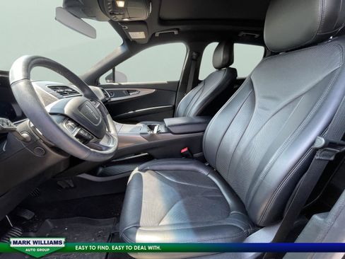 Used 2020 Lincoln Nautilus Reserve image 11