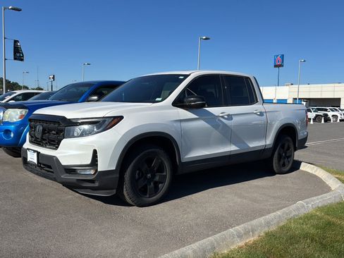 Used 2025 Honda Ridgeline Black Edition image 1