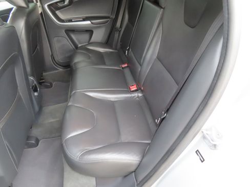 Used 2016 Volvo XC60 T6 image 10