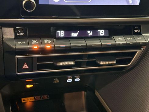 Used 2025 Toyota Camry SE FWD image 21