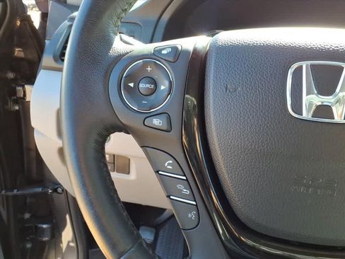 Used 2017 Honda Pilot Touring image 24