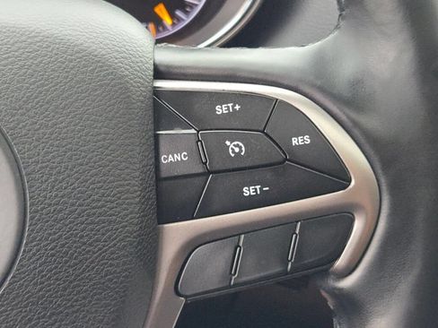 Certified 2021 Jeep Grand Cherokee Laredo X AWD/4WD image 34