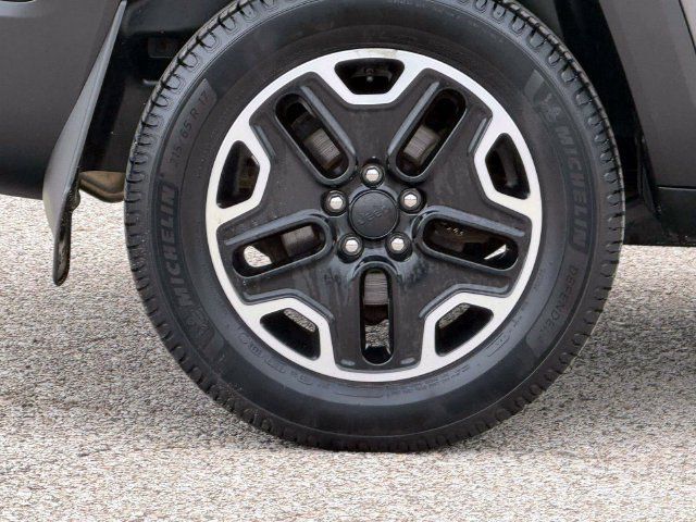 Certified 2017 Jeep Renegade Trailhawk w/ Premium Trailhawk Package AWD/4WD image 10