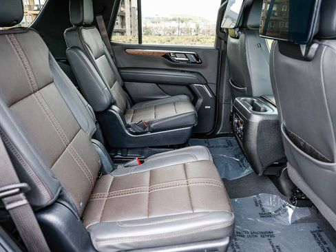 Used 2025 Chevrolet Tahoe High Country image 18