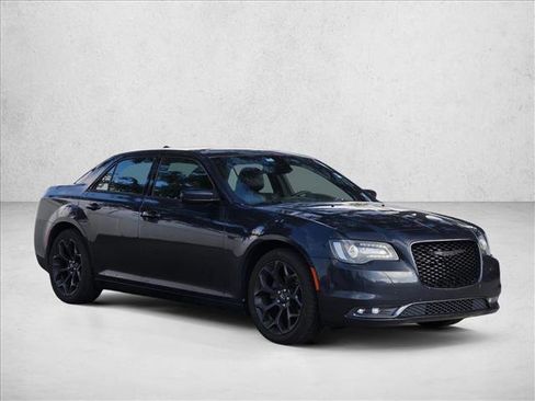 Used 2019 Chrysler 300 S image 3
