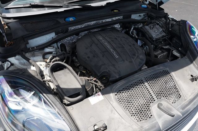 Used 2020 Porsche Macan AWD/4WD image 45