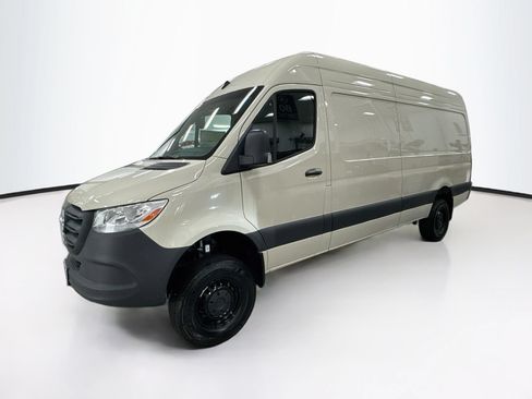 Used 2025 Mercedes-Benz Sprinter 2500 image 5