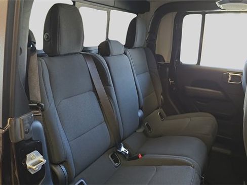 Used 2023 Jeep Gladiator Overland image 17