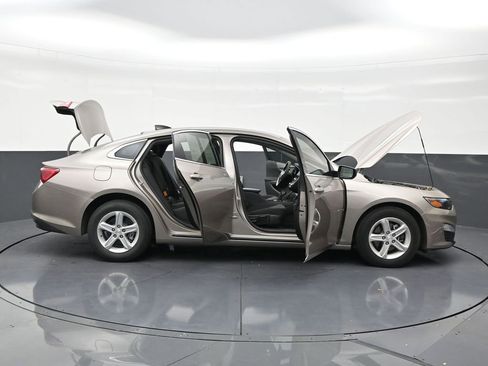 Used 2025 Chevrolet Malibu LS FWD image 30