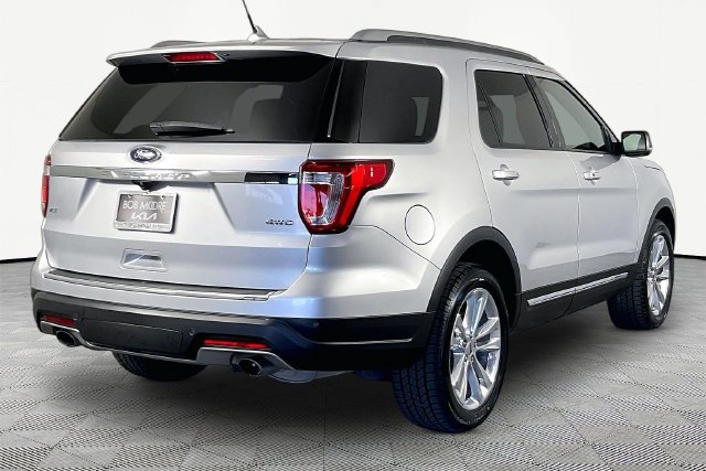 Used 2018 Ford Explorer XLT w/ Equipment Group 202A AWD/4WD image 6