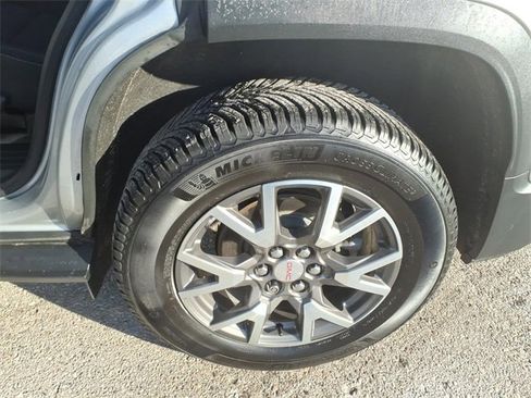 Used 2020 GMC Acadia SLE w/ Driver Convenience Package image 16