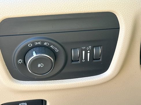 Used 2022 Jeep Grand Cherokee Limited AWD/4WD image 28